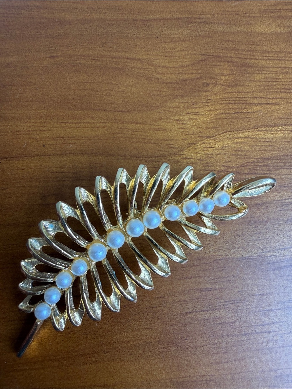 Vintage Gerry’s Gold Pearl Leaf Brooch- Whimsical , Elegant - Picture 3 of 5
